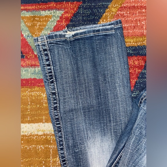 Distressed Miss Me Jeans - Picture 3 of 11